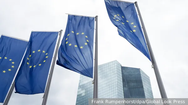 Politico: ES svarsto naujo gynybos aljanso be JAV kūrimo galimybę.